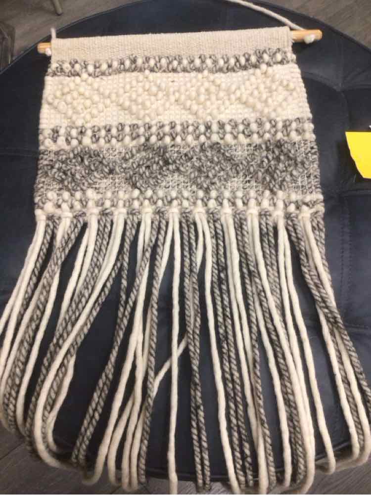 GREY WHITE KNOTTING HANGING