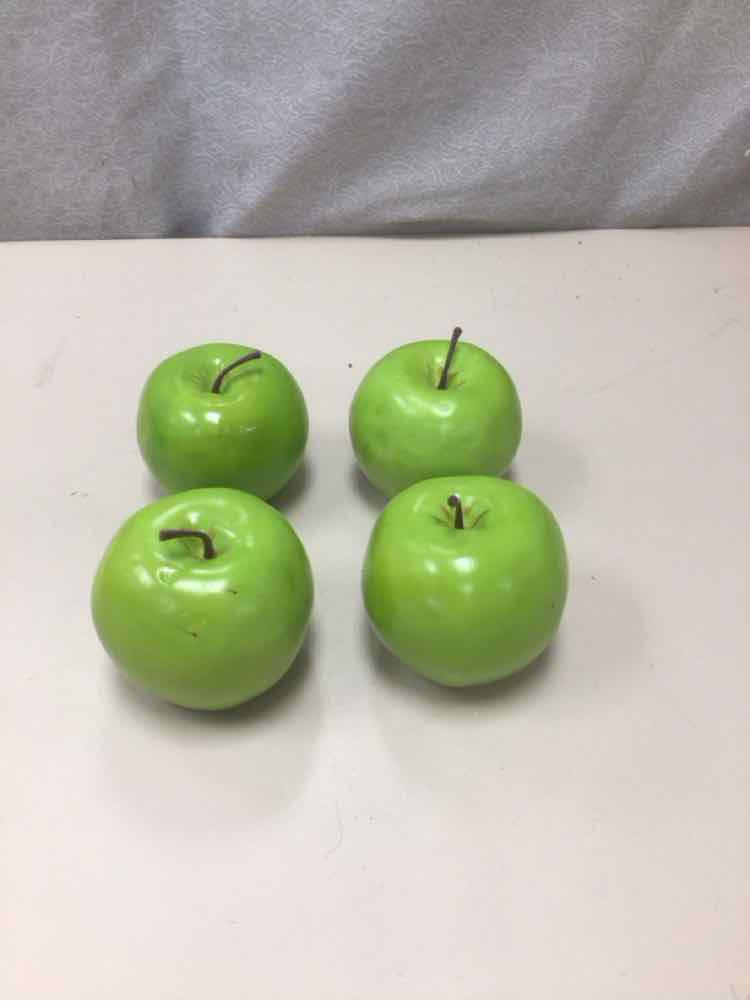 4 GREEN APPLES
