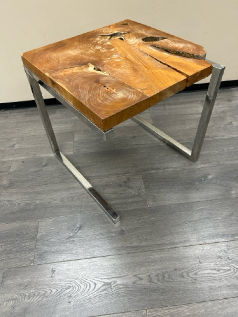 TEAK ACCENT TABLE W/METAL BASE