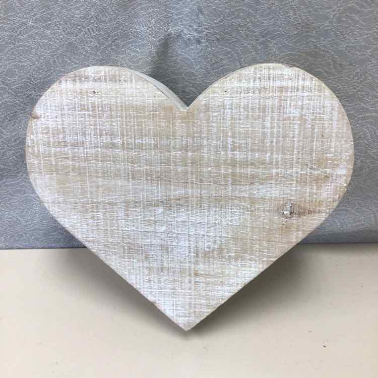 WHITE WOOD HEART
