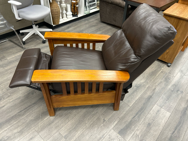 WOOD/LEATHER ARMCHAIR