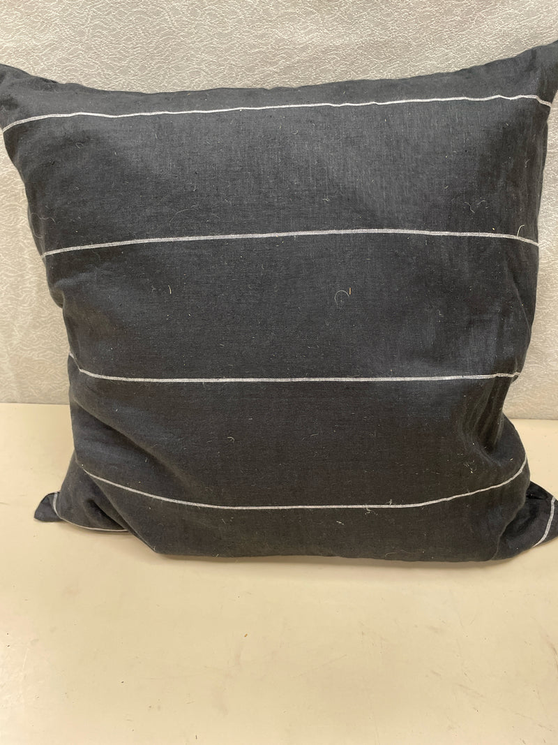 BLACK/WHITE LINES PILLOW