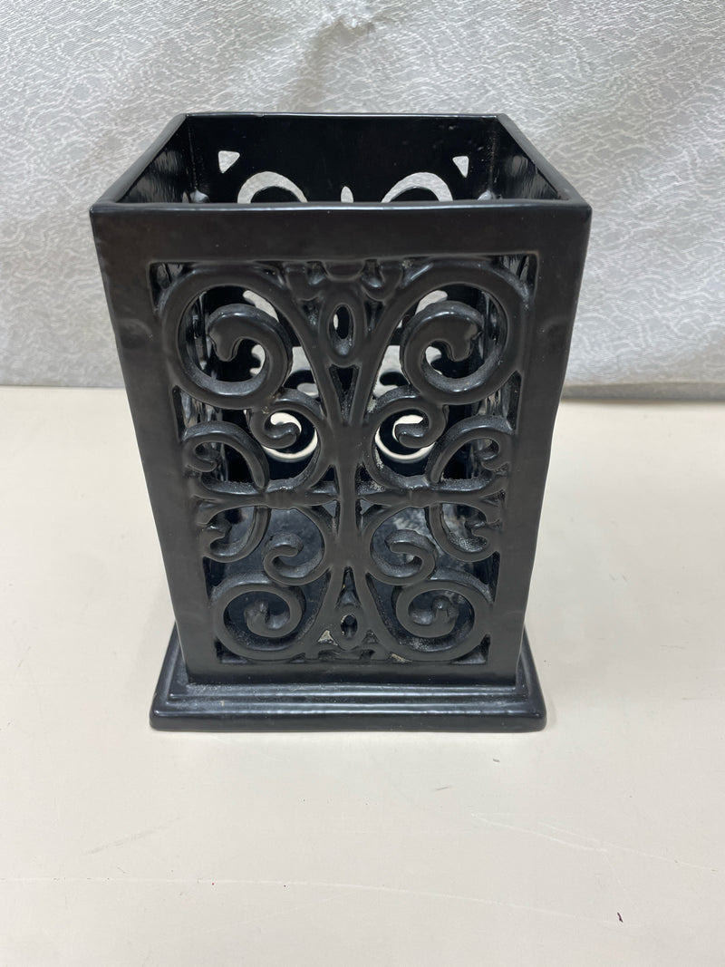 METAL SQUARE CANDLE HOLDER