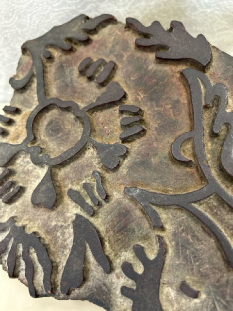 HANGING WOOD MOLD