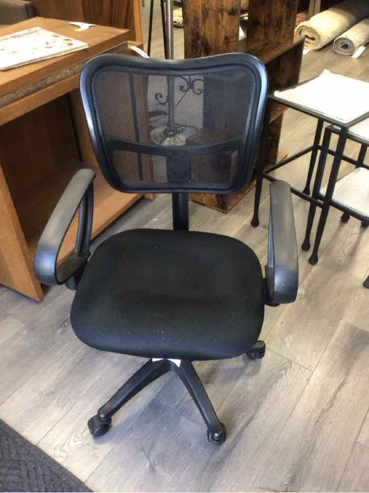 BLACK ADJUSTABLE OFFICE CHAIR