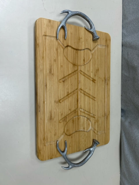 WOOD CUTTING BOARD W/ANTLER HANDLES