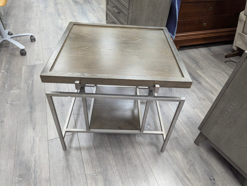 CONTEMPORARY END TABLE W/GEOMETRIC FRAME