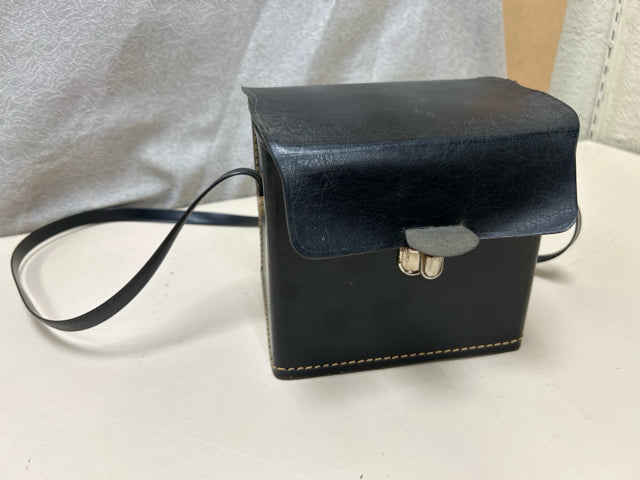 VINTAGE CAMERA IN LEATHER CASE