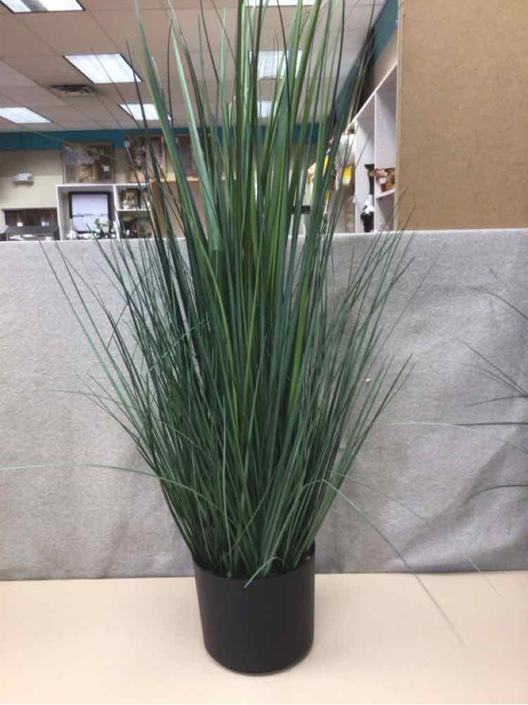 ARTIFICIAL PLANT IN WHITE POT