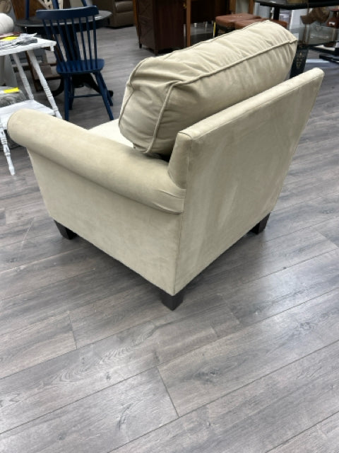 CREAM UPHOL ARMCHAIR