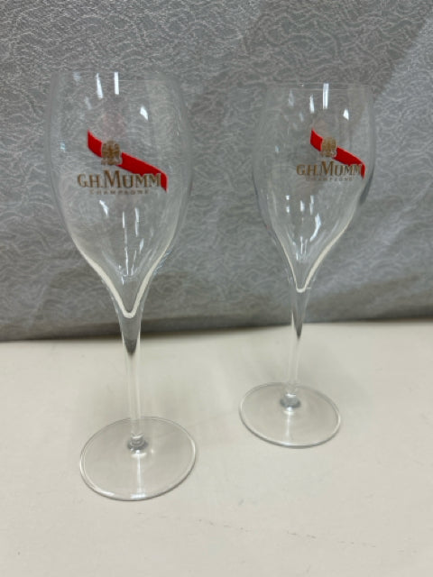 2 WINE/CHAMPAGNE GLASSES