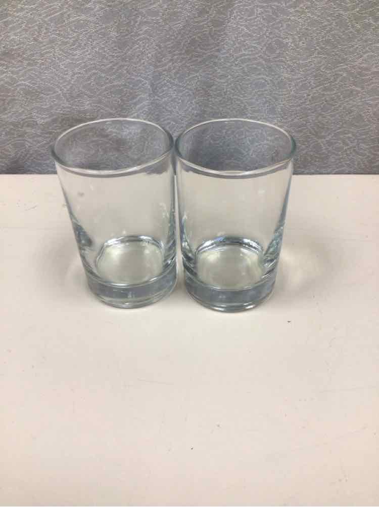 2 SMALL GLASS CUPS