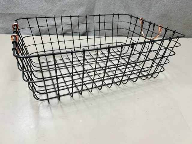SILVER METAL BASKET W/HANDLES