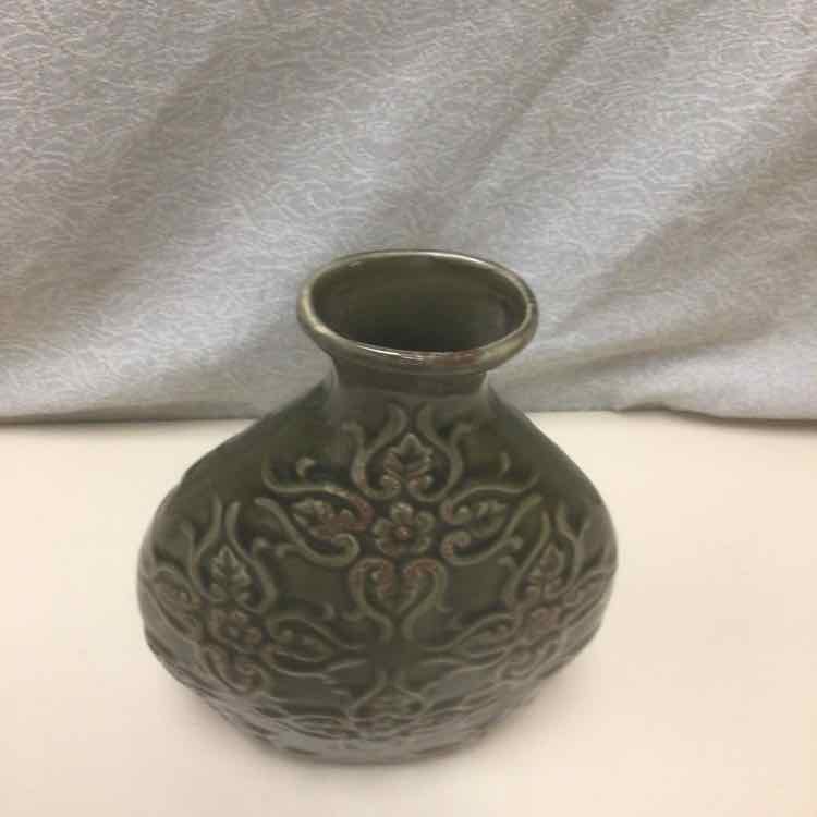 DARK VASE W/FLORAL PATTERN