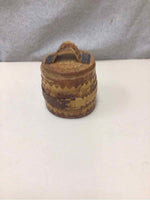 SMALL WOODEN POT W/LID