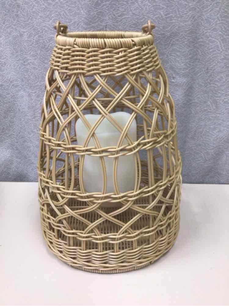 BLONDE WOVEN CANDLE LAMP
