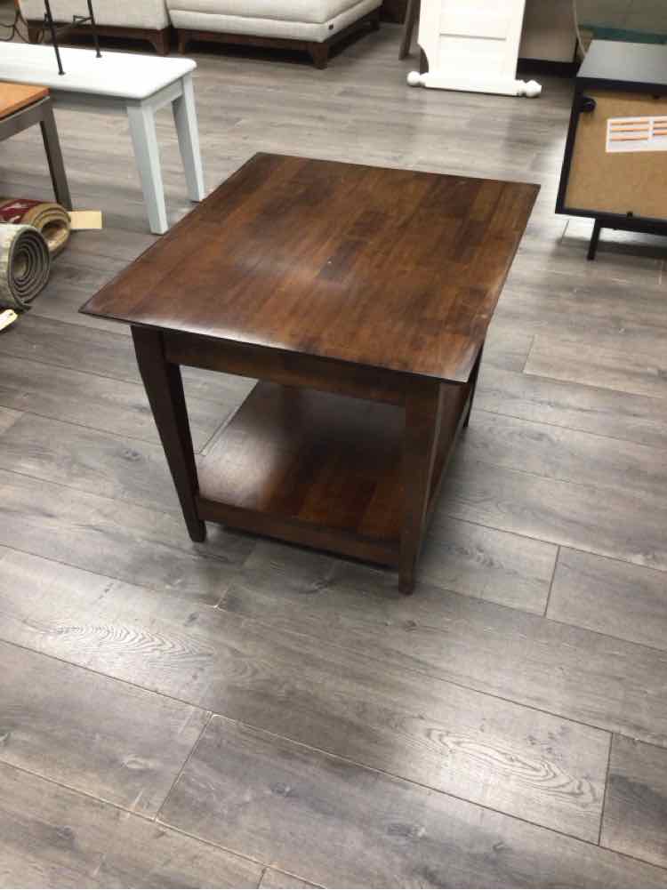BROWN END TABLE WITH 1 DRAWER