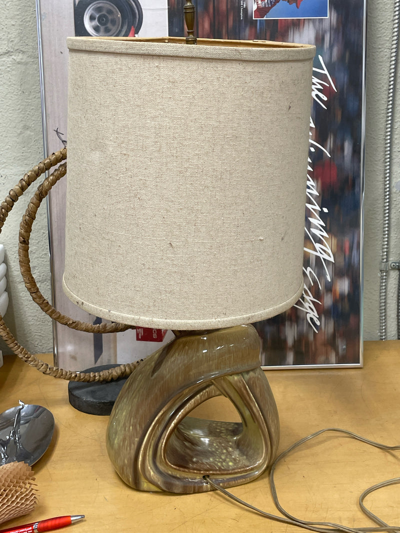 VINTAGE SCULPTURAL BASE LAMP