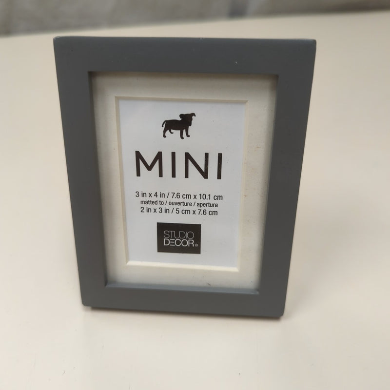 GRAY MINI PIC FRAME