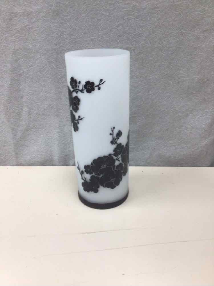 WHITE BLACK METAL VASE