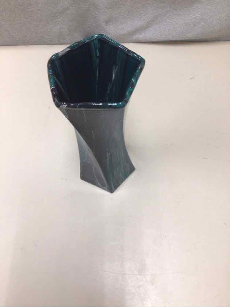 GREEN SWIRL VASE