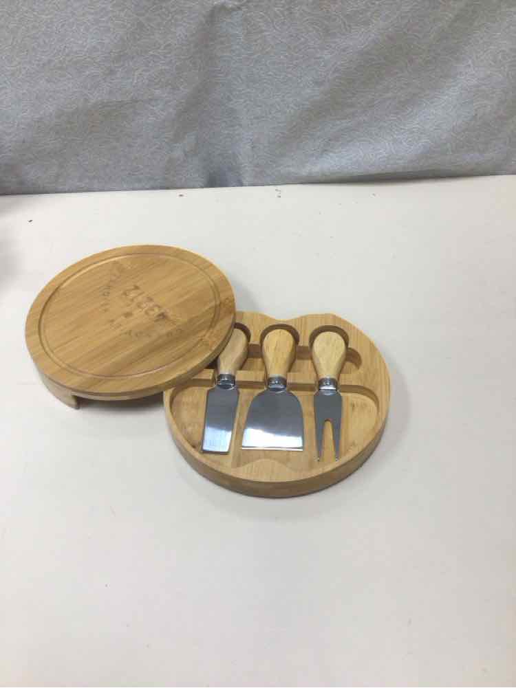 FOLDING CHARCUTERIE BOARD W/KNIVES