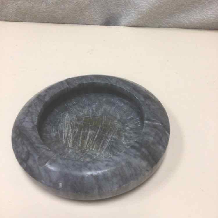 GRAY ROUND STONE ASHTRAY