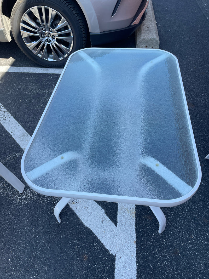 WHITE METAL PLASTIC COFFEE TABLE