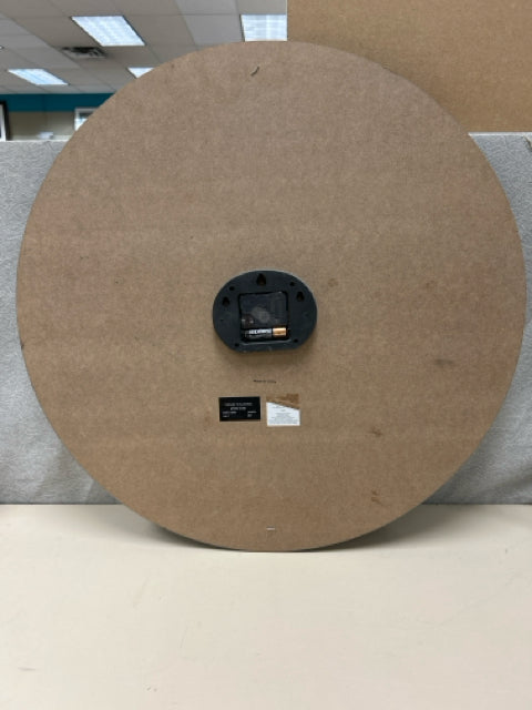 GREY WHITE ROUND CLOCK