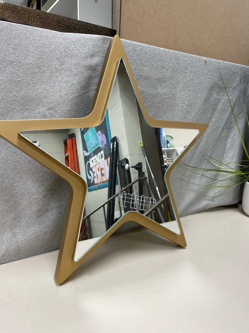 GOLD MIRRORED STAR HANGING