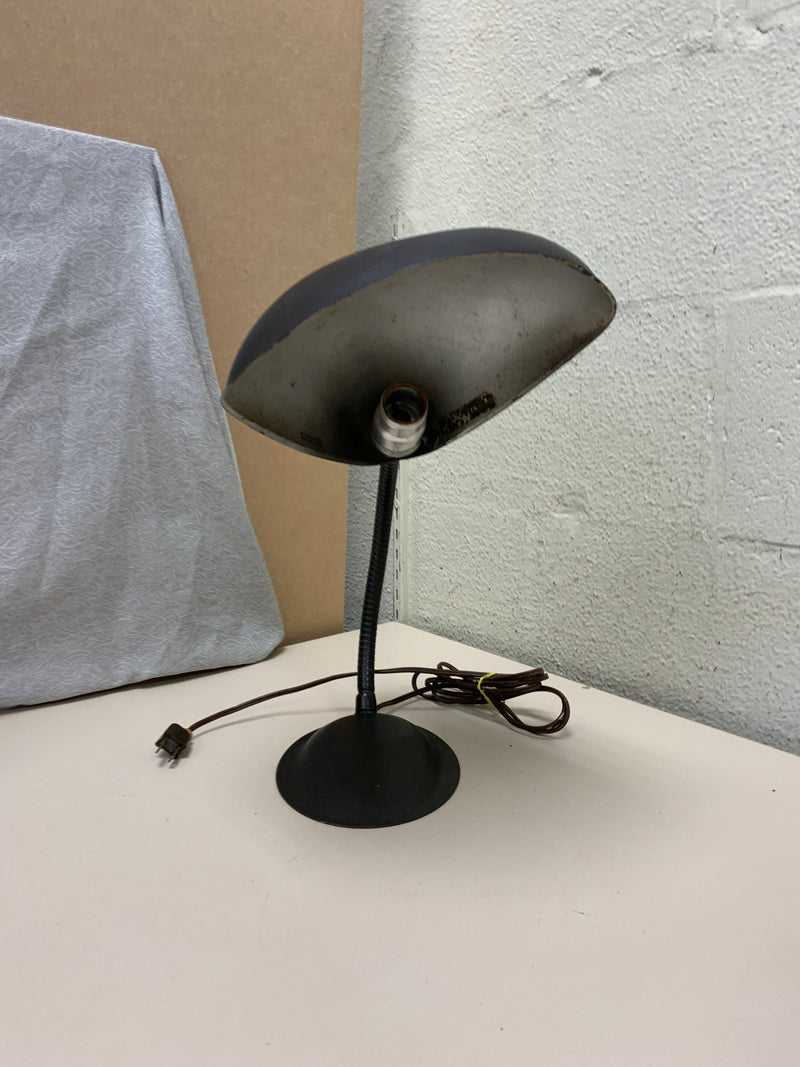 BLACK METAL DESK LAMP