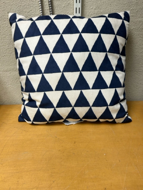BLUE WHITE TRIANGLE DESIGN PILLOW