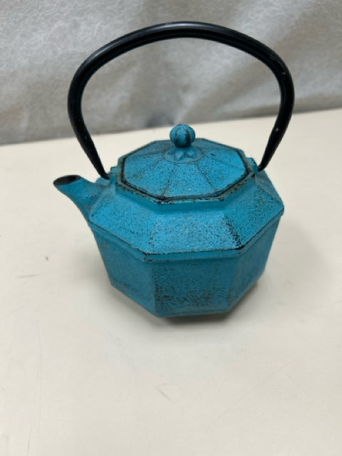 BLUE IRON KETTLE