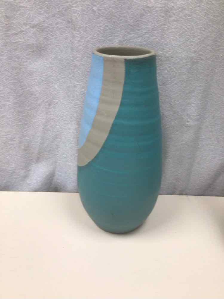 GREEN/BLUE/GRAY TALL VASE