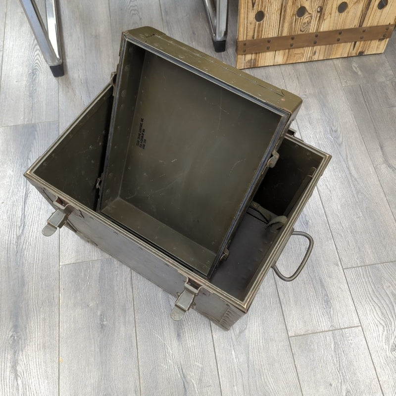 US MILITARY VINTAGE BOX