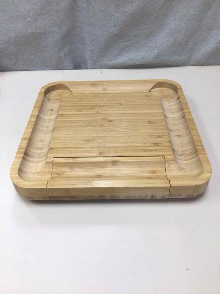 SQUARE CHARCUTERIE BOARD W/KNIFE SET