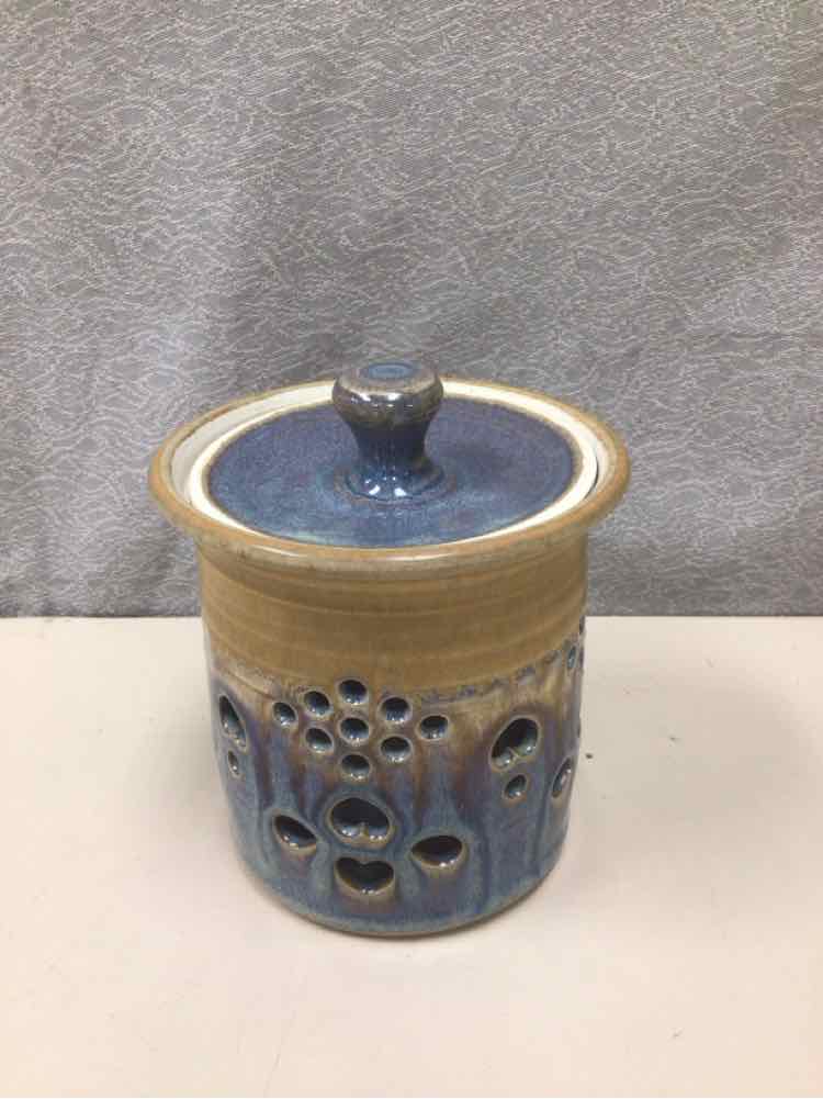 TAN/BLUE CERAMIC BERRY JAR