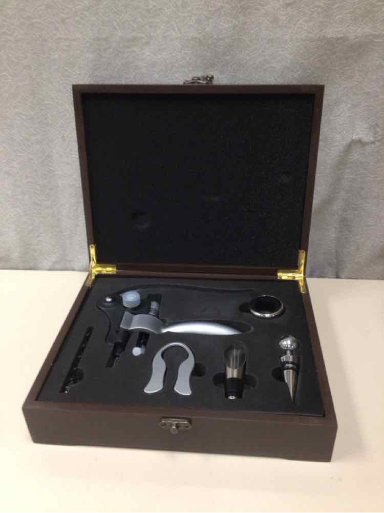 CONNOISSEUR CORKSCREW WOOD BOX SET