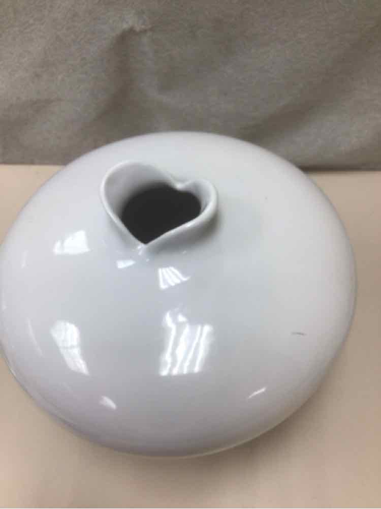 WHITE GLOSSY VASE