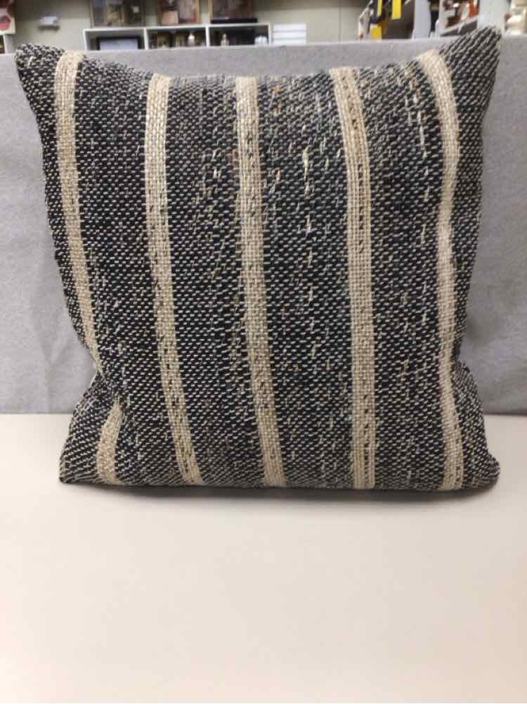 BLACK/TAN PILLOW