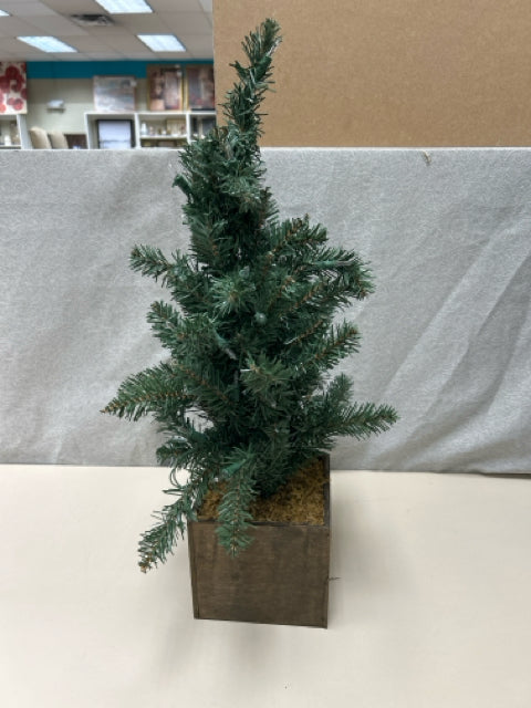 MINI LIGHT UP XMAS TREE