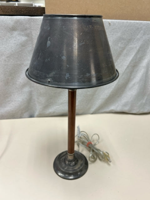 METAL SHADE W/WOOD BASE LAMP