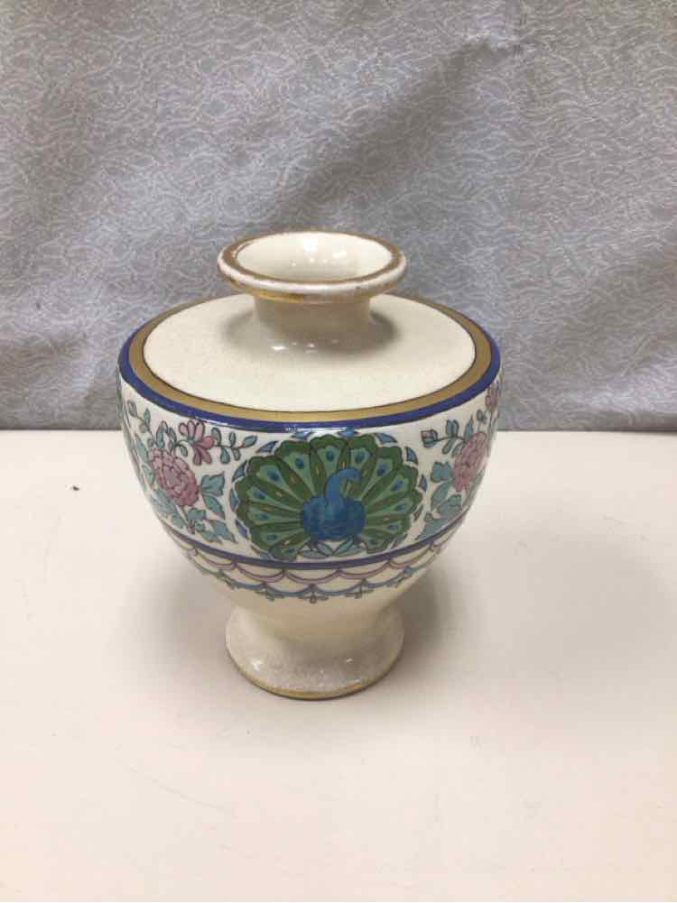 WHITE PEACOCK THEME VASE