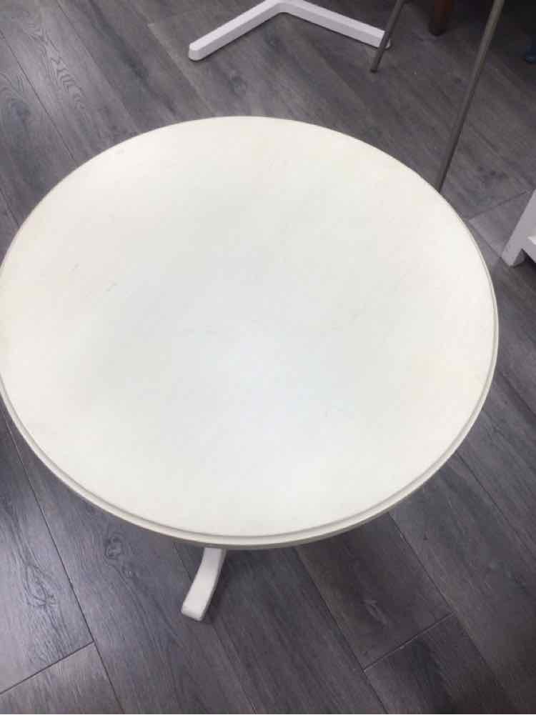 WHITE CIRCULAR END TABLE