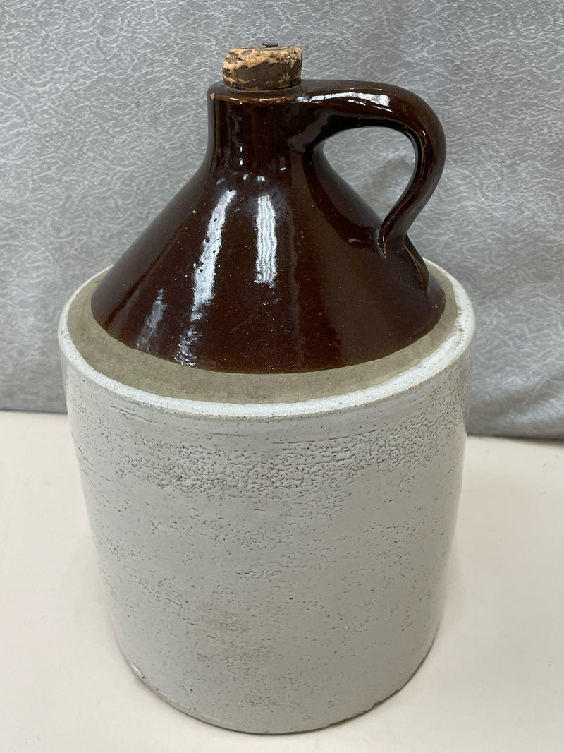BROWN/WHITE JUG
