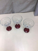 CLEAR GLASS WINE GLASSES W/RED BOTTOM