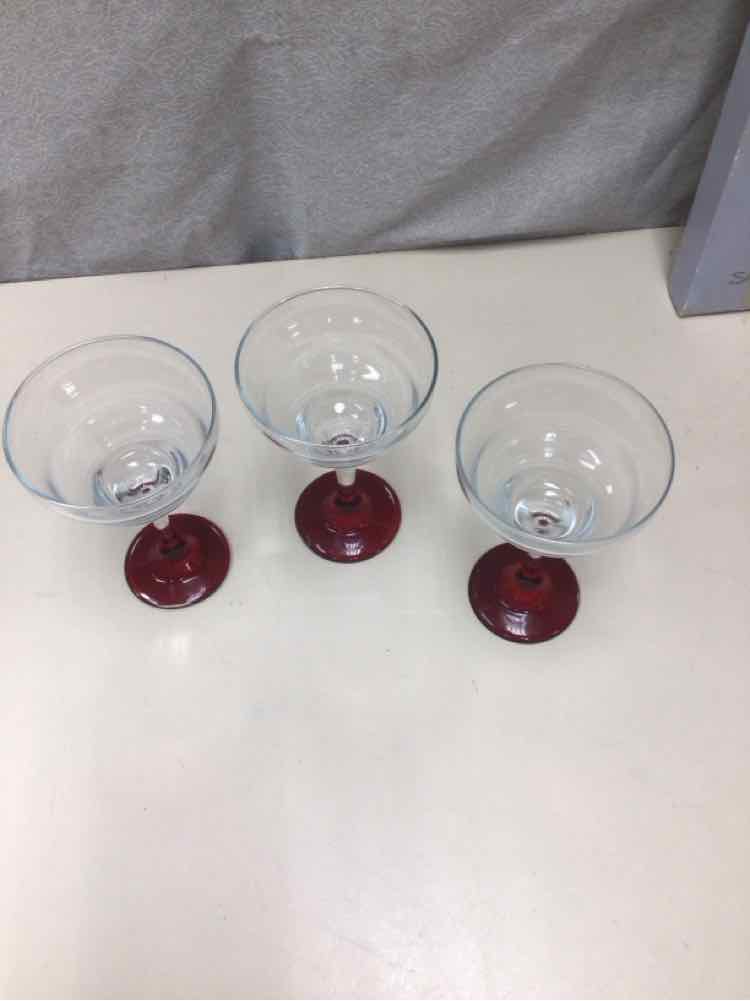 CLEAR GLASS WINE GLASSES W/RED BOTTOM