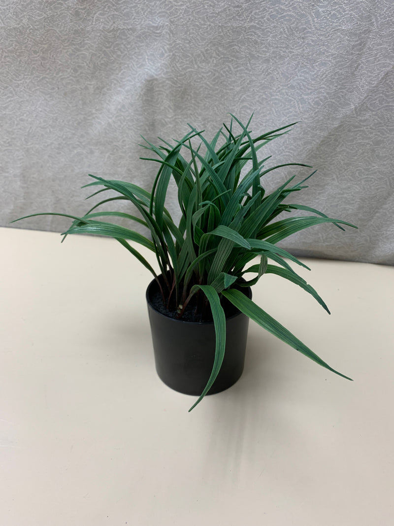 FAUX PLANT IN BLACK PLANTER