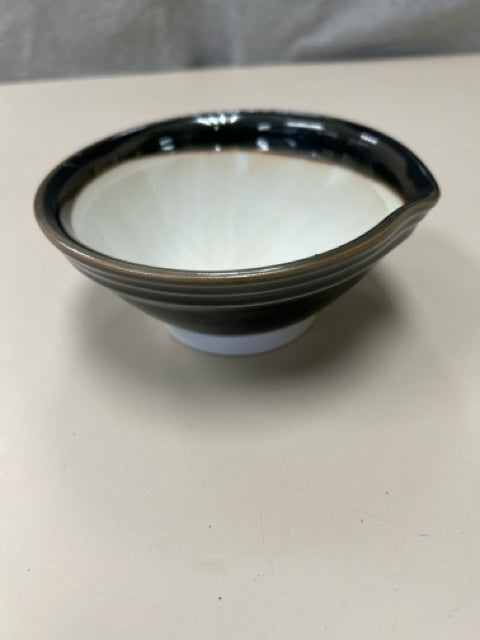 BLACK W/WHITE CERAMIC BOWL