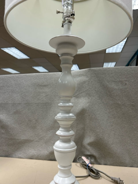 WHITE BASE WHITE SHADE LAMP